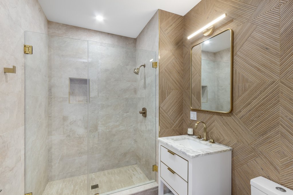 573 Gates Avenue, Unit 1R photo 7