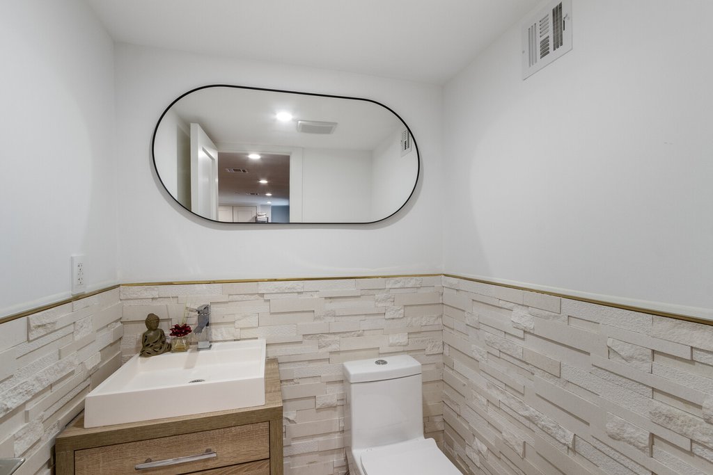 573 Gates Avenue, Unit 1R photo 8