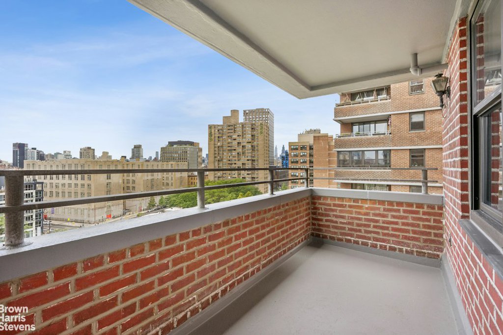 385 Grand Street, Unit L1108 photo 4