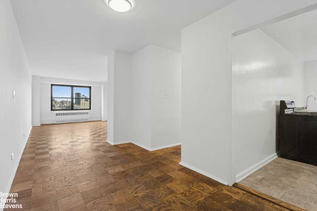 385 Grand Street, Unit L1108 photo 8