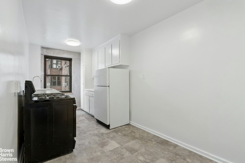 385 Grand Street, Unit L1108 photo 10
