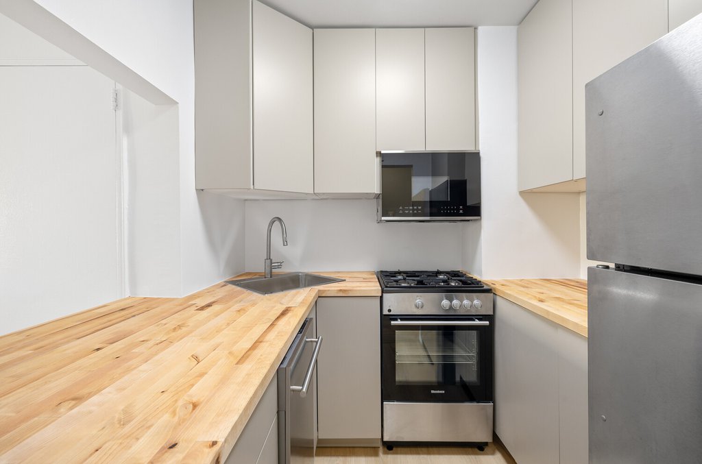 315 East 65th Street, Unit APT8K photo 4