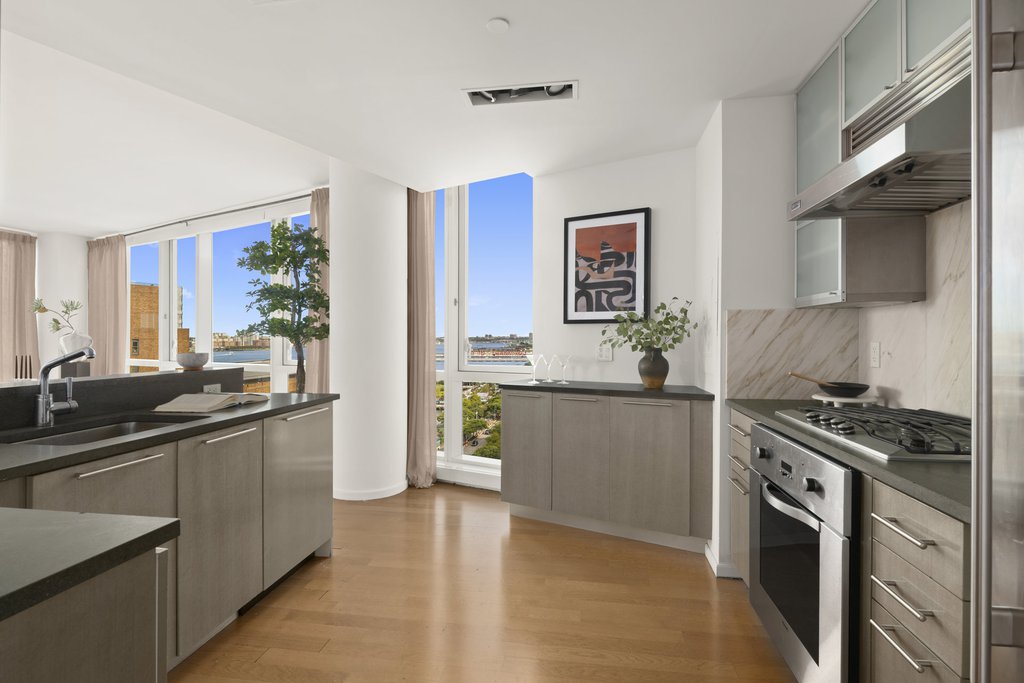200 Chambers Street, Unit 15C photo 4