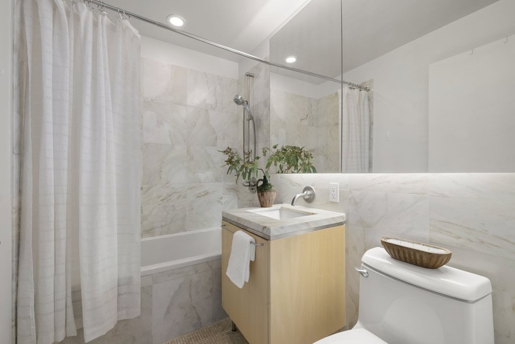 200 Chambers Street, Unit 15C photo 9