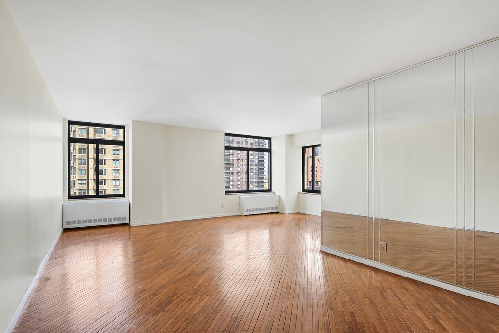 400 East 70th Street, Unit 1607 photo 2