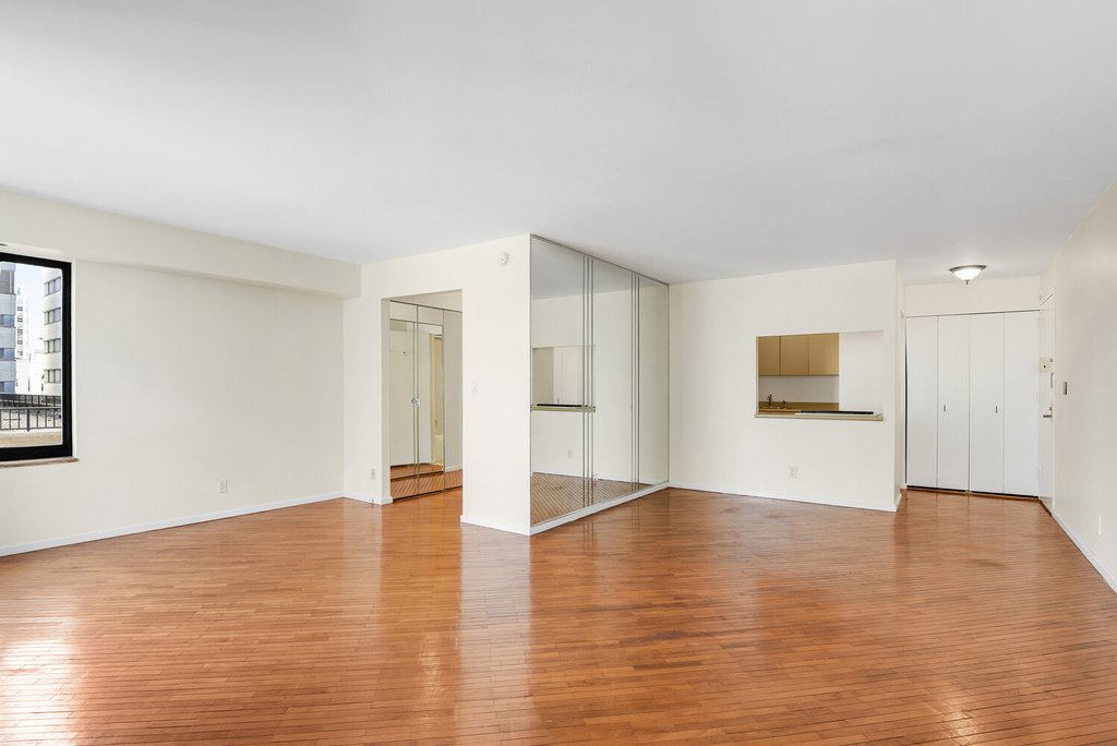 400 East 70th Street, Unit 1607 photo 4