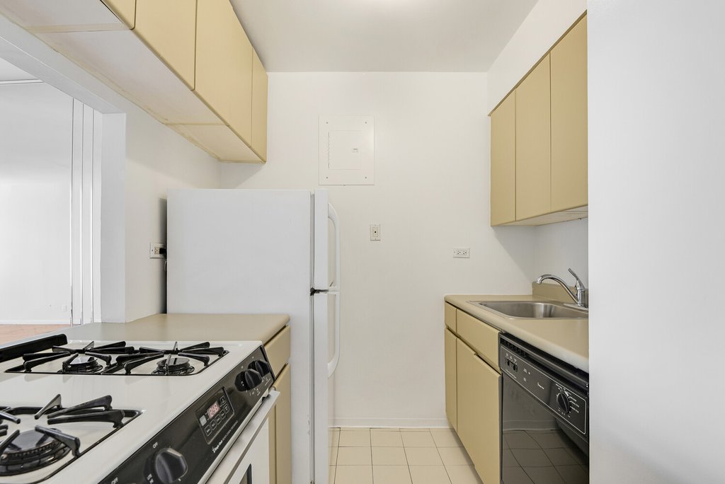 400 East 70th Street, Unit 1607 photo 6