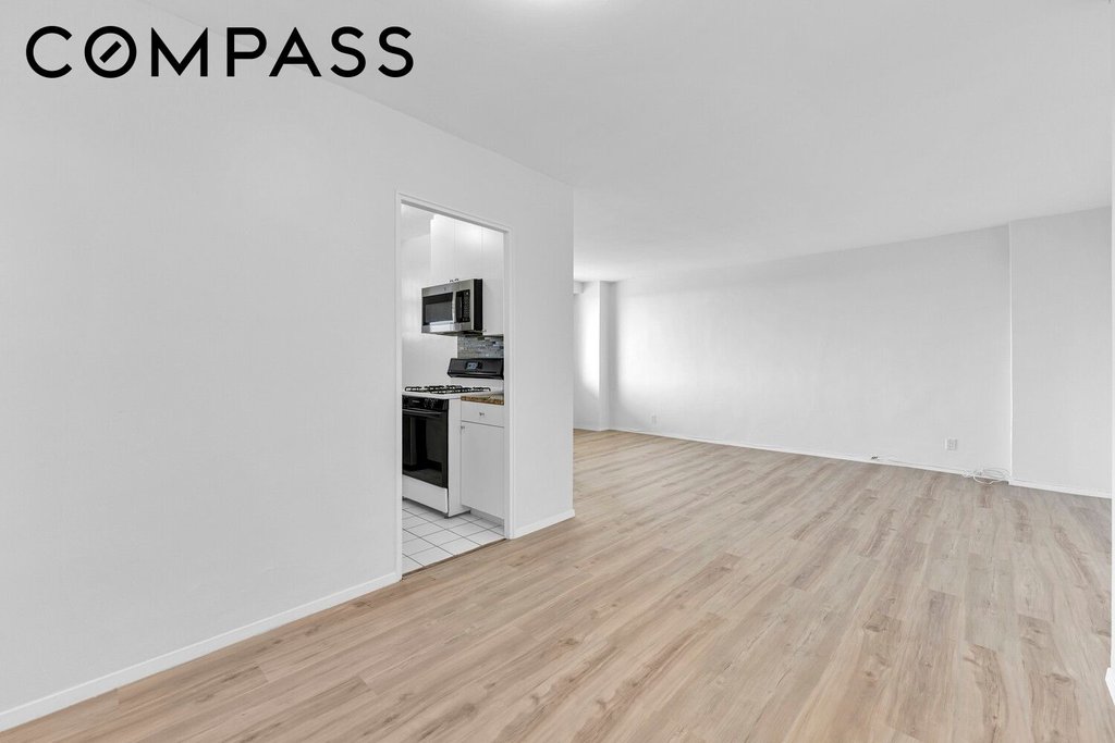 5700 Arlington Avenue, Unit 10D photo 2
