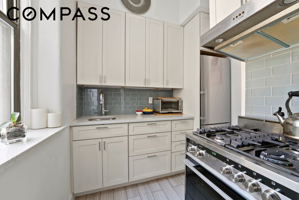 205 West 54th Street, Unit 5F photo 3