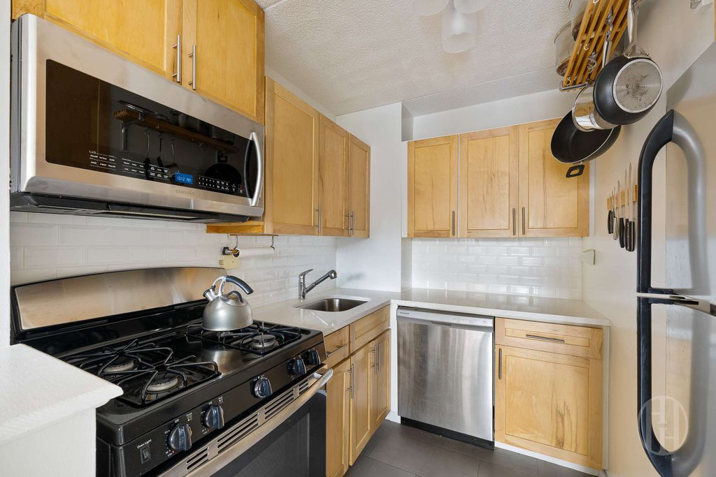 300 West 110th Street, Unit 6H photo 4