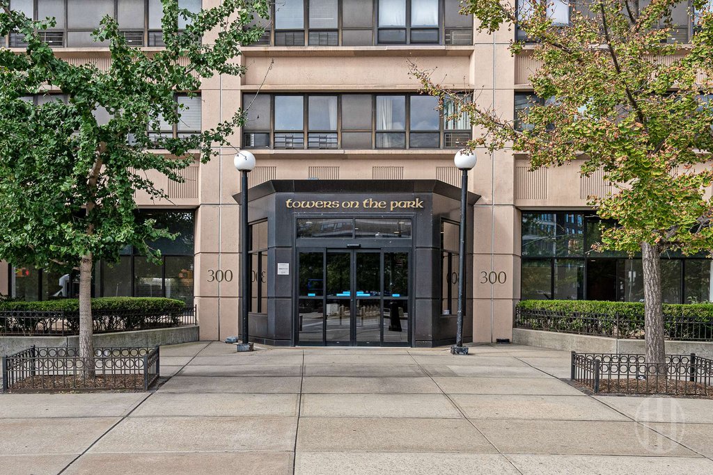 300 West 110th Street, Unit 6H photo 11