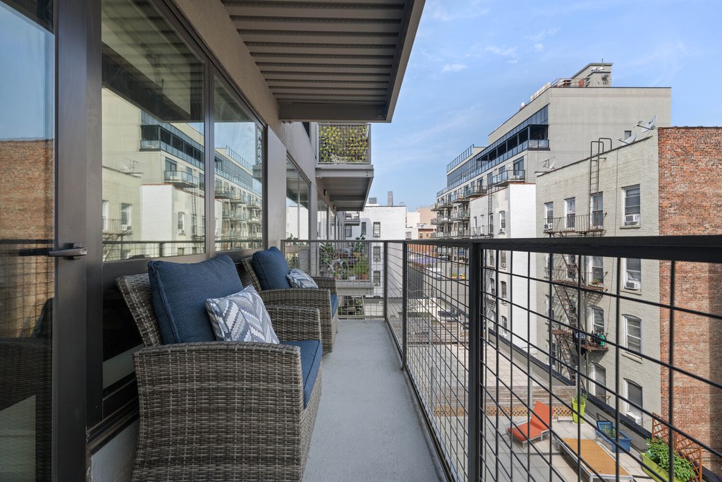 11-25 45th Avenue, Unit 4H