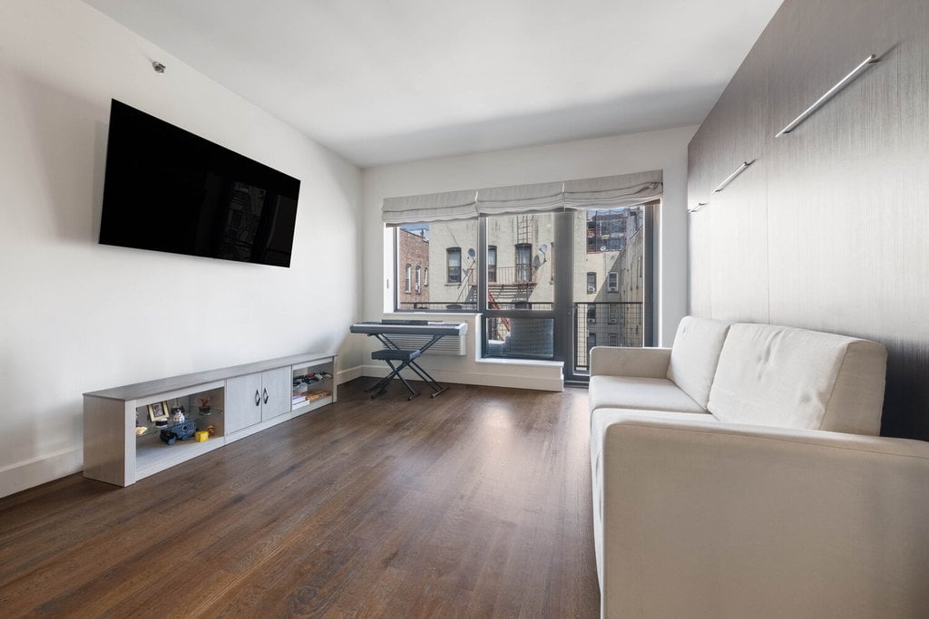 11-25 45th Avenue, Unit 4H photo 3