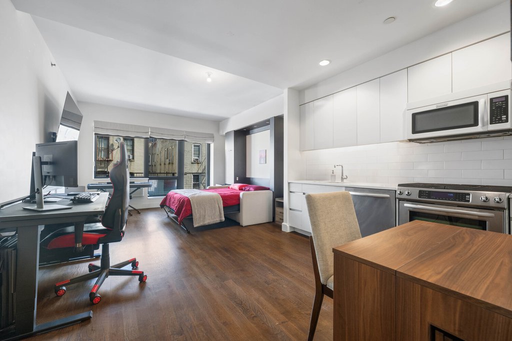11-25 45th Avenue, Unit 4H photo 5