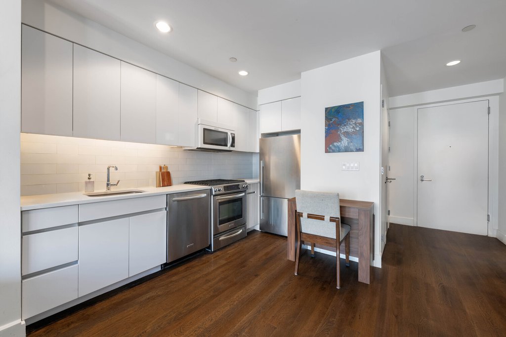 11-25 45th Avenue, Unit 4H photo 7