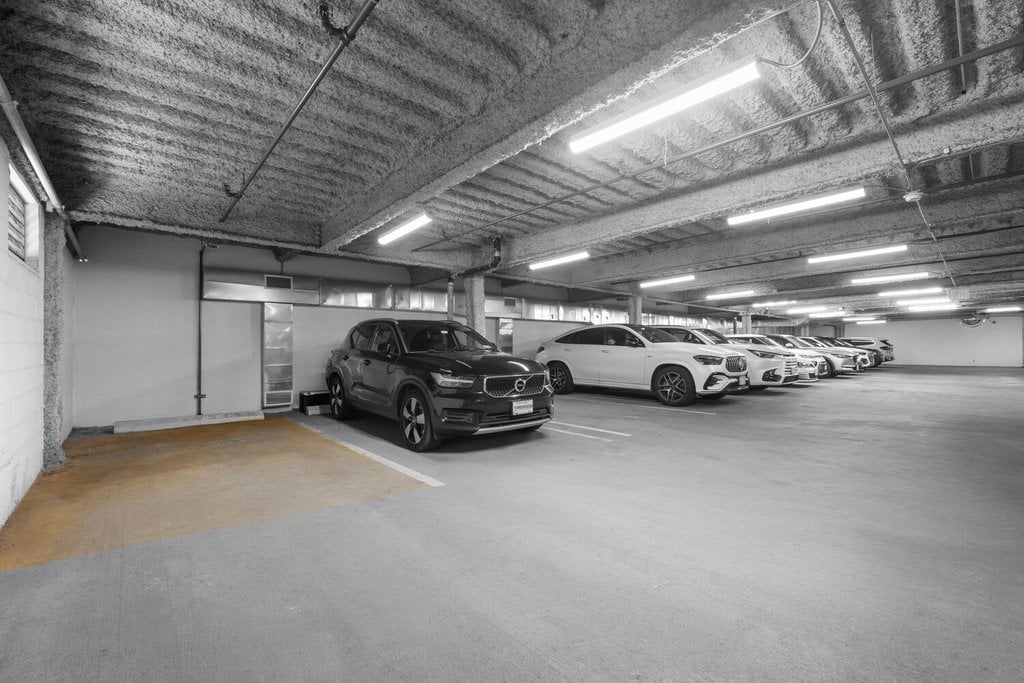 11-25 45th Avenue, Unit 4H photo 13