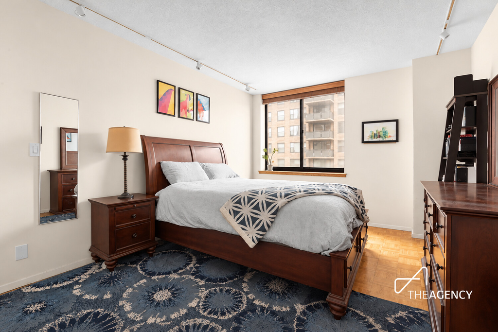 250 East 40th Street, Unit 22E photo 2
