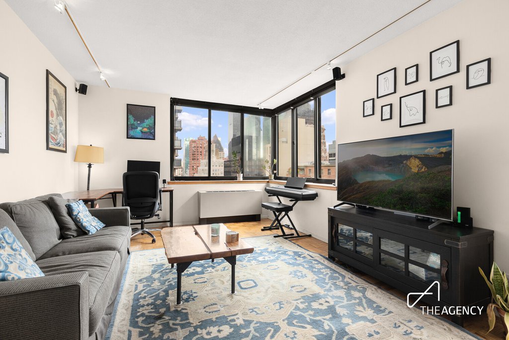 250 East 40th Street, Unit 22E
