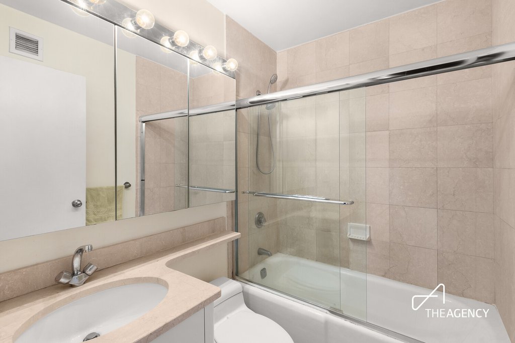 250 East 40th Street, Unit 22E photo 5