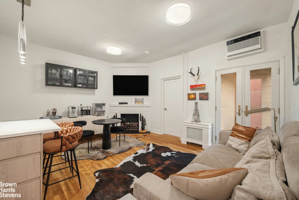 459 Hudson Street, Unit 2B photo 2