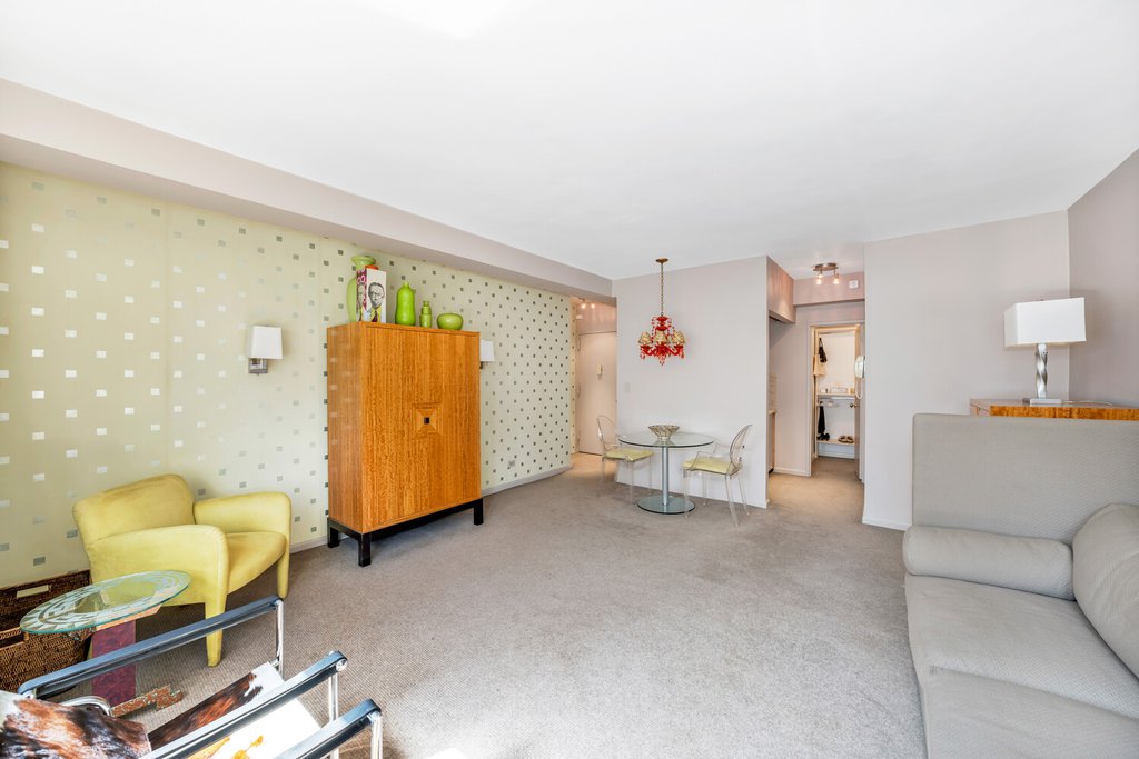 165 East 72nd Street, Unit 3E photo 4