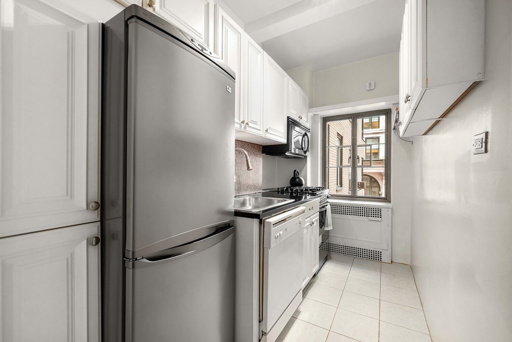 20 East 35th Street, Unit 4L photo 5