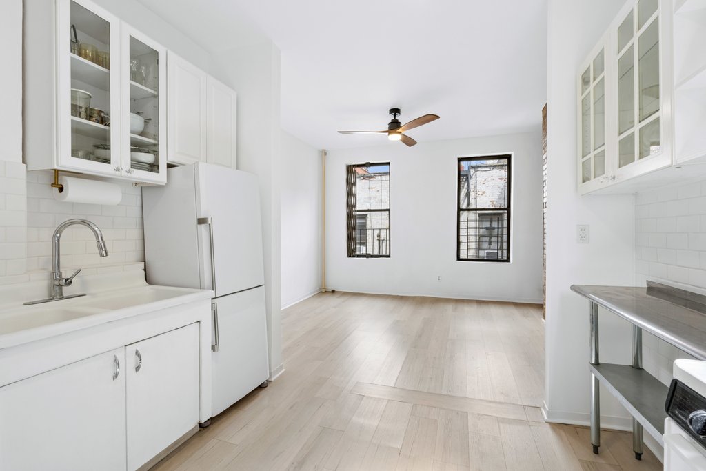 349 West 44th Street, Unit 5RE photo 2