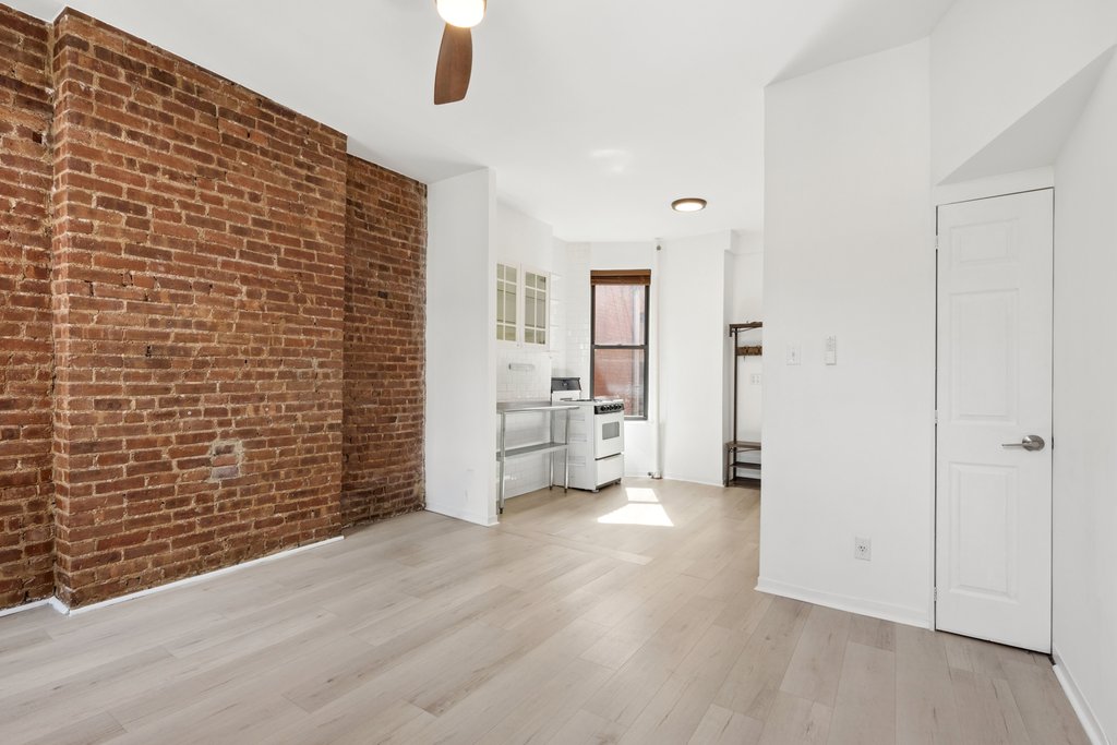 349 West 44th Street, Unit 5RE photo 4