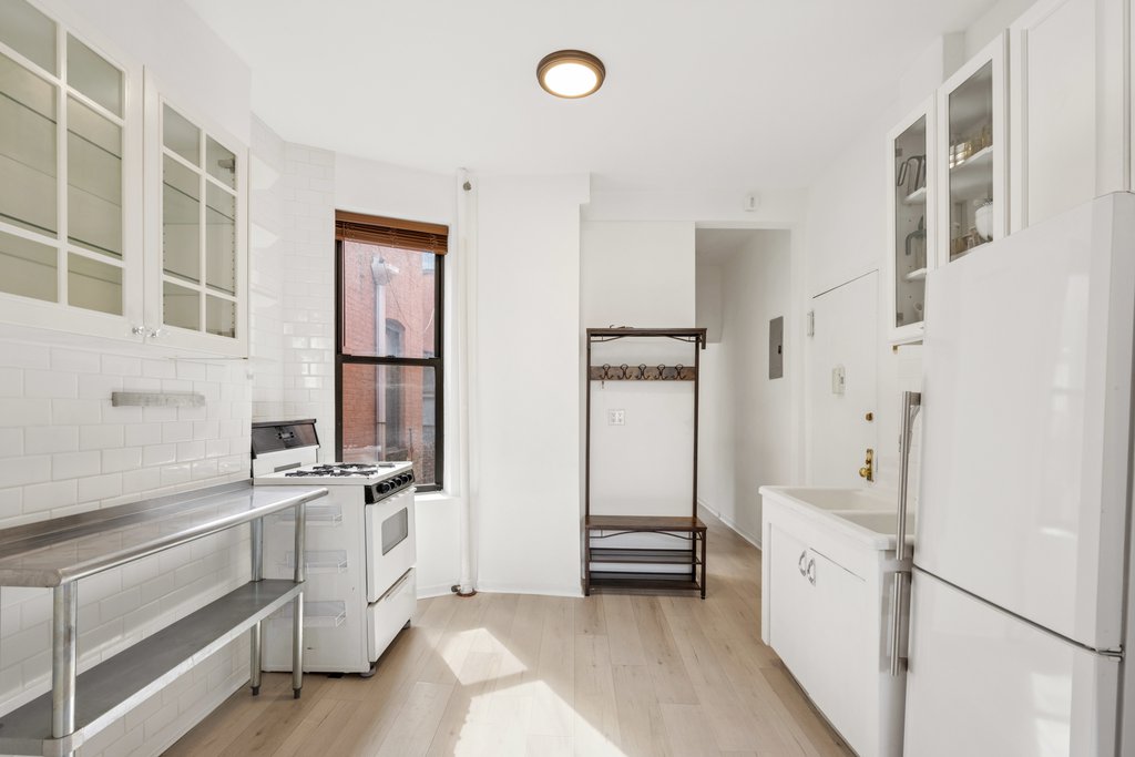 349 West 44th Street, Unit 5RE photo 5