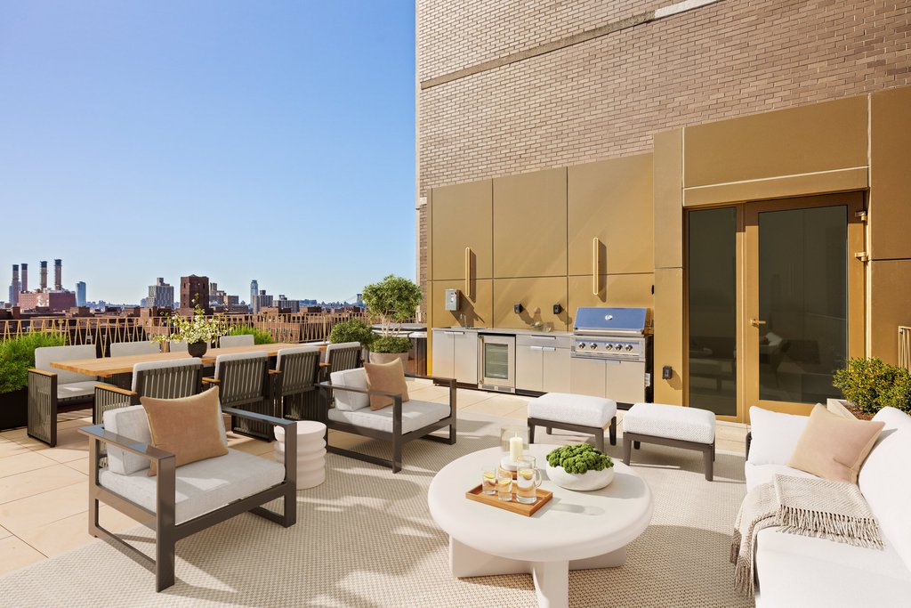 350 East 18th Street, Unit PHB photo 2