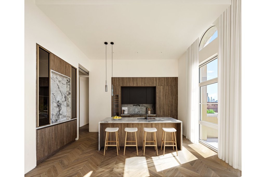 350 East 18th Street, Unit PHB photo 4