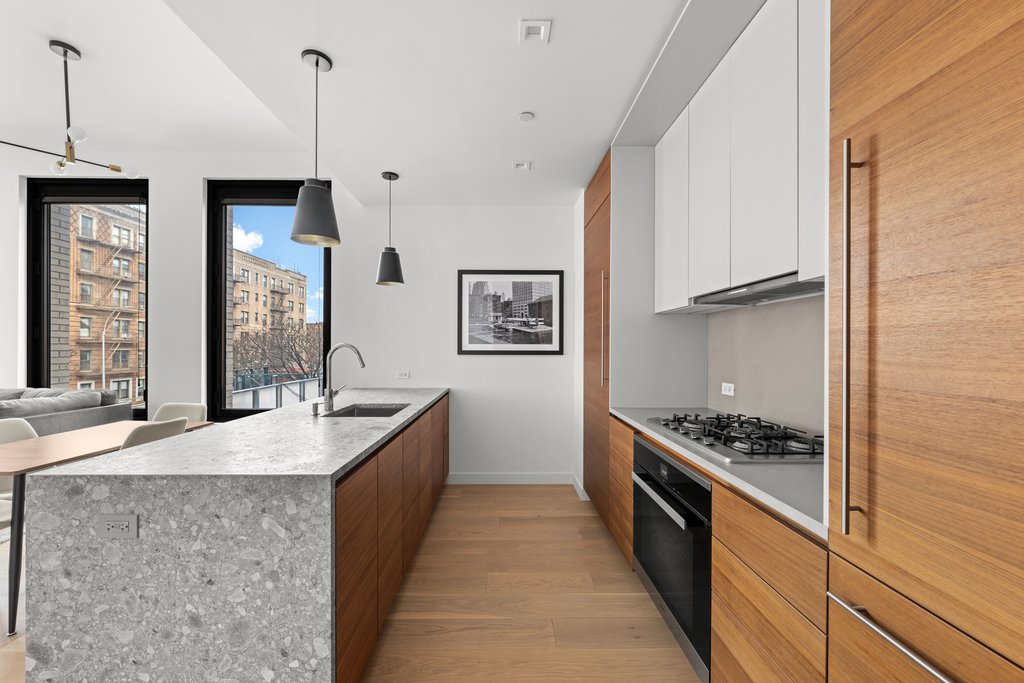 21-21 31st Street, Unit 2L photo 3