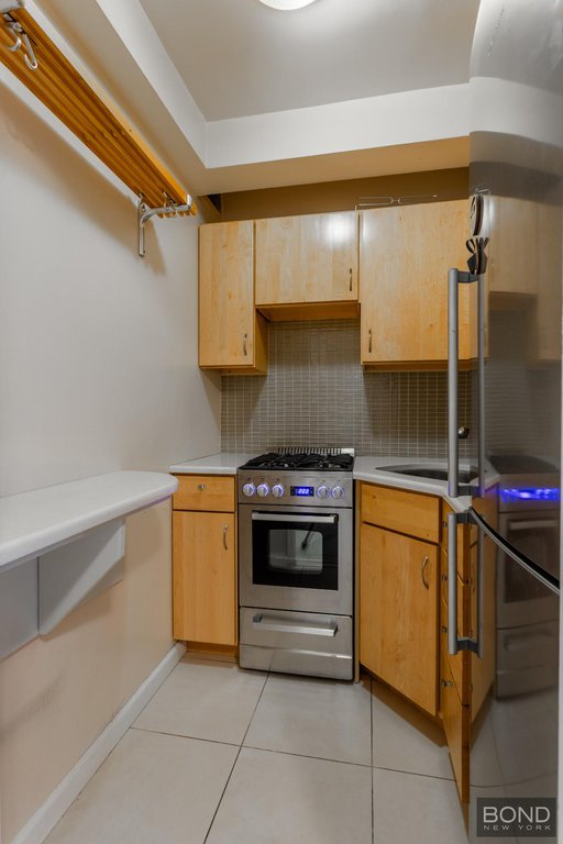 210 East 36th Street, Unit 3A photo 3
