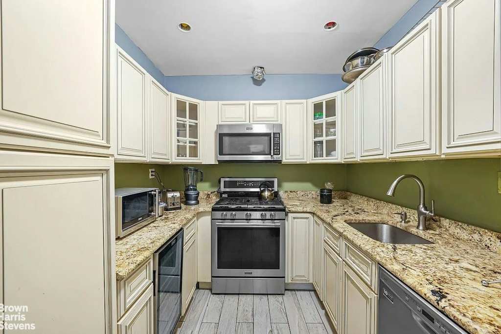 1374 Nostrand Avenue – For Sale photo 2