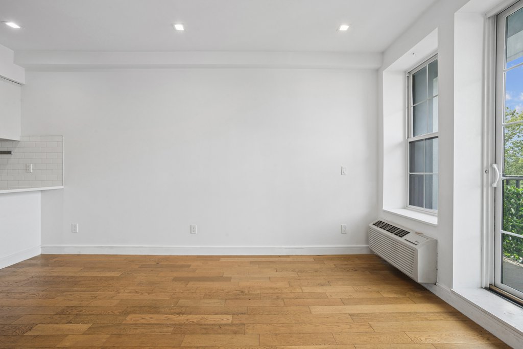 1229 Putnam Avenue, Unit 4B photo 2