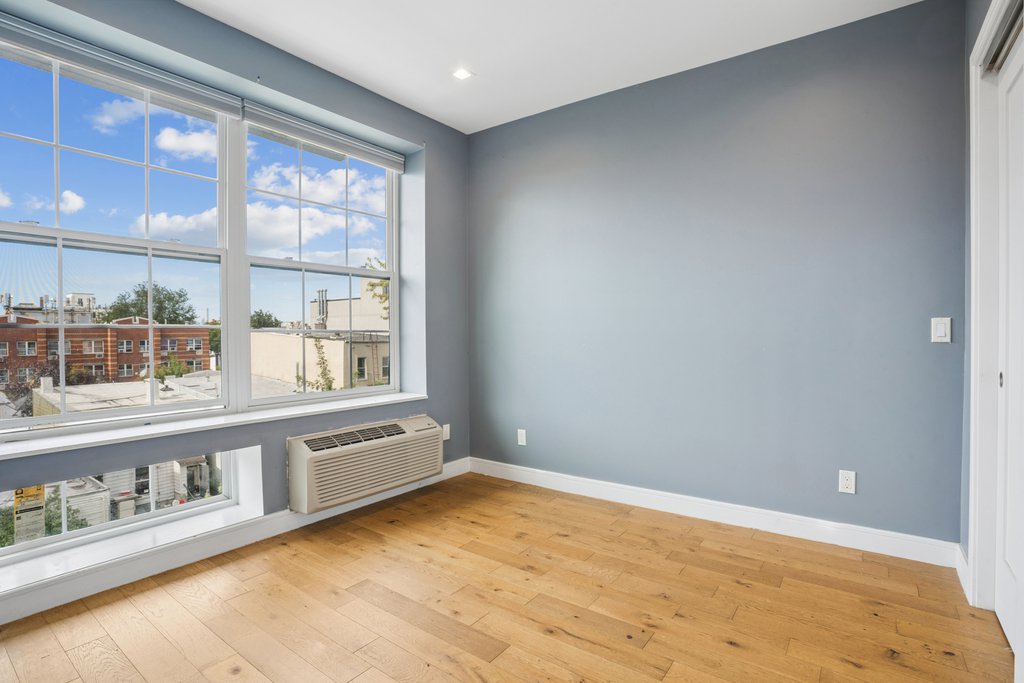 1229 Putnam Avenue, Unit 4B photo 4