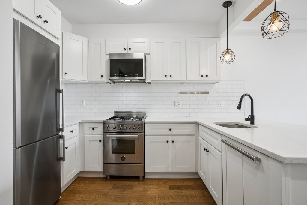 1229 Putnam Avenue, Unit 4B photo 5