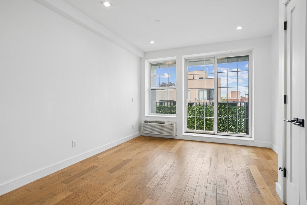 1229 Putnam Avenue, Unit 4B photo 6