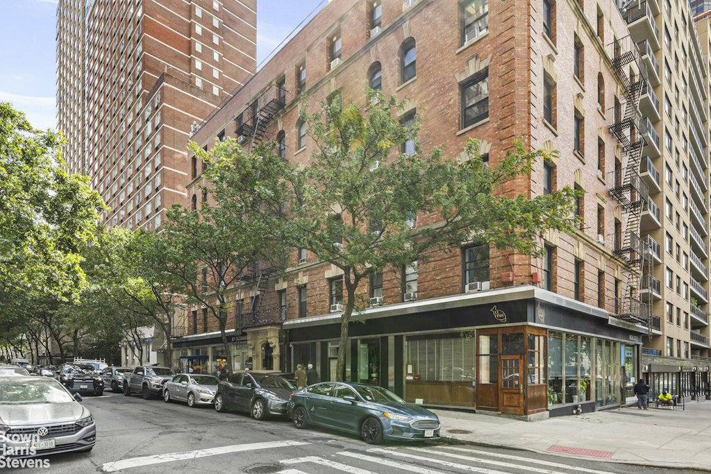 130 West 67th Street, Unit 12C photo 27