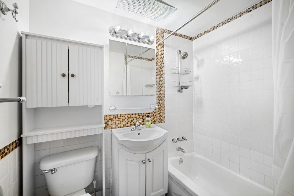 160 East 26th Street, Unit 2A photo 5
