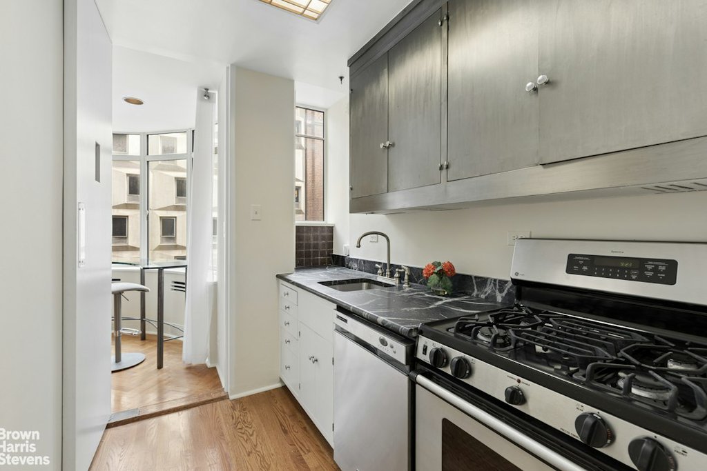 24 West 55th Street, Unit 6C photo 5