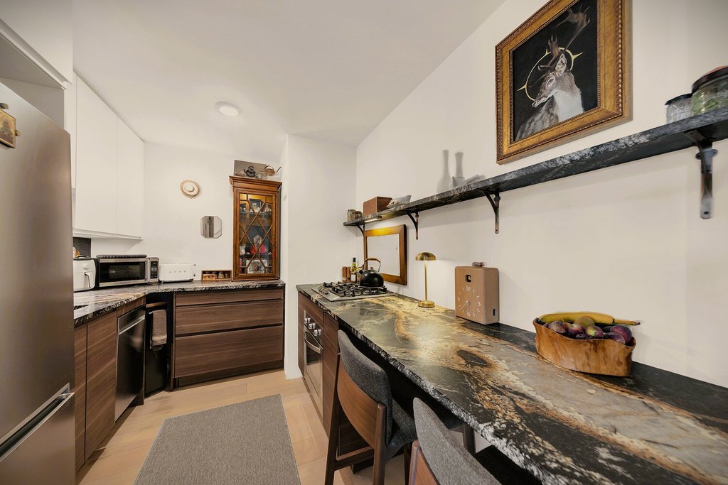 90 Gold Street, Unit 21F photo 2
