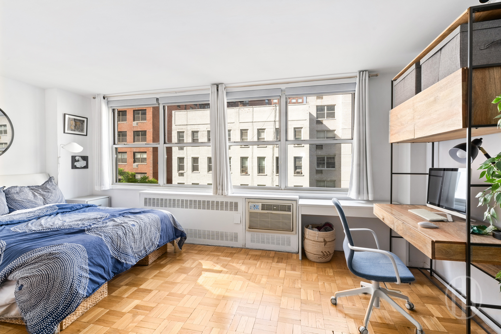 310 East 70th Street, Unit 5G photo 3