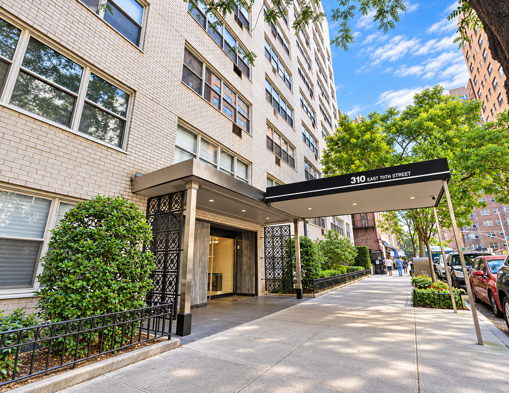 310 East 70th Street, Unit 5G photo 6