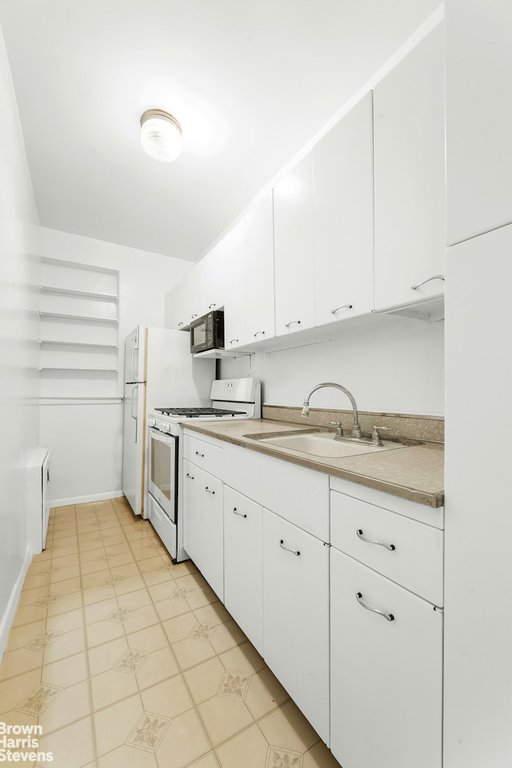 64 East 94th Street, Unit 4B photo 4
