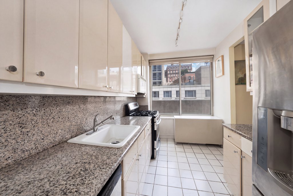 200 Riverside Boulevard, Unit 5D photo 9