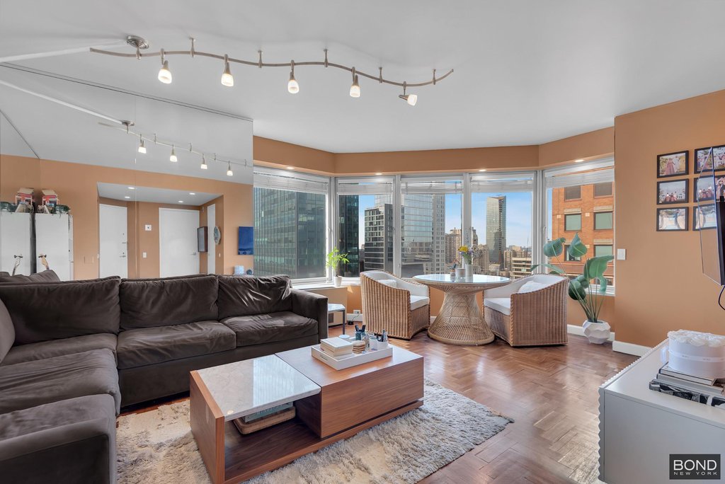 150 West 56th Street, Unit 3107 photo 4