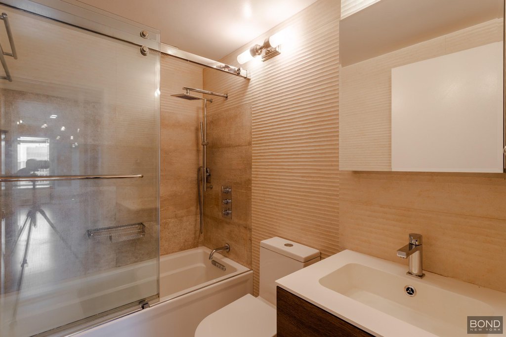150 West 56th Street, Unit 3107 photo 7