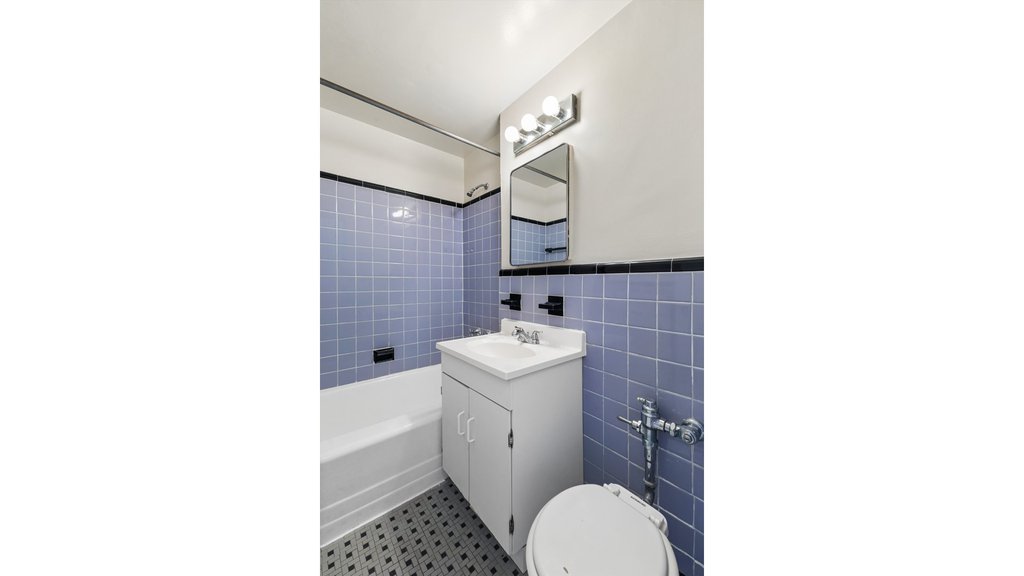 225 East 46th Street, Unit 11J photo 4