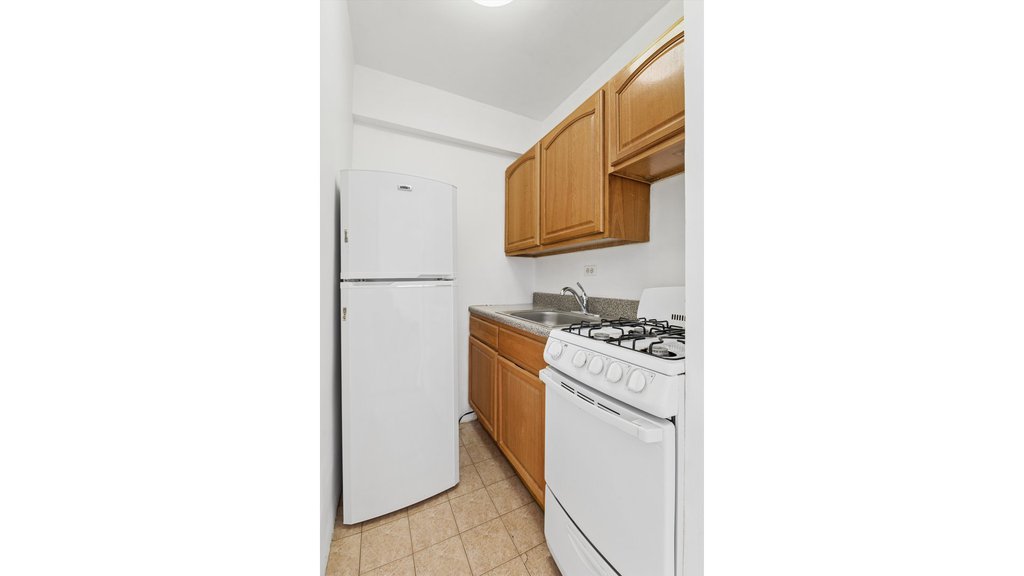 225 East 46th Street, Unit 11J photo 5
